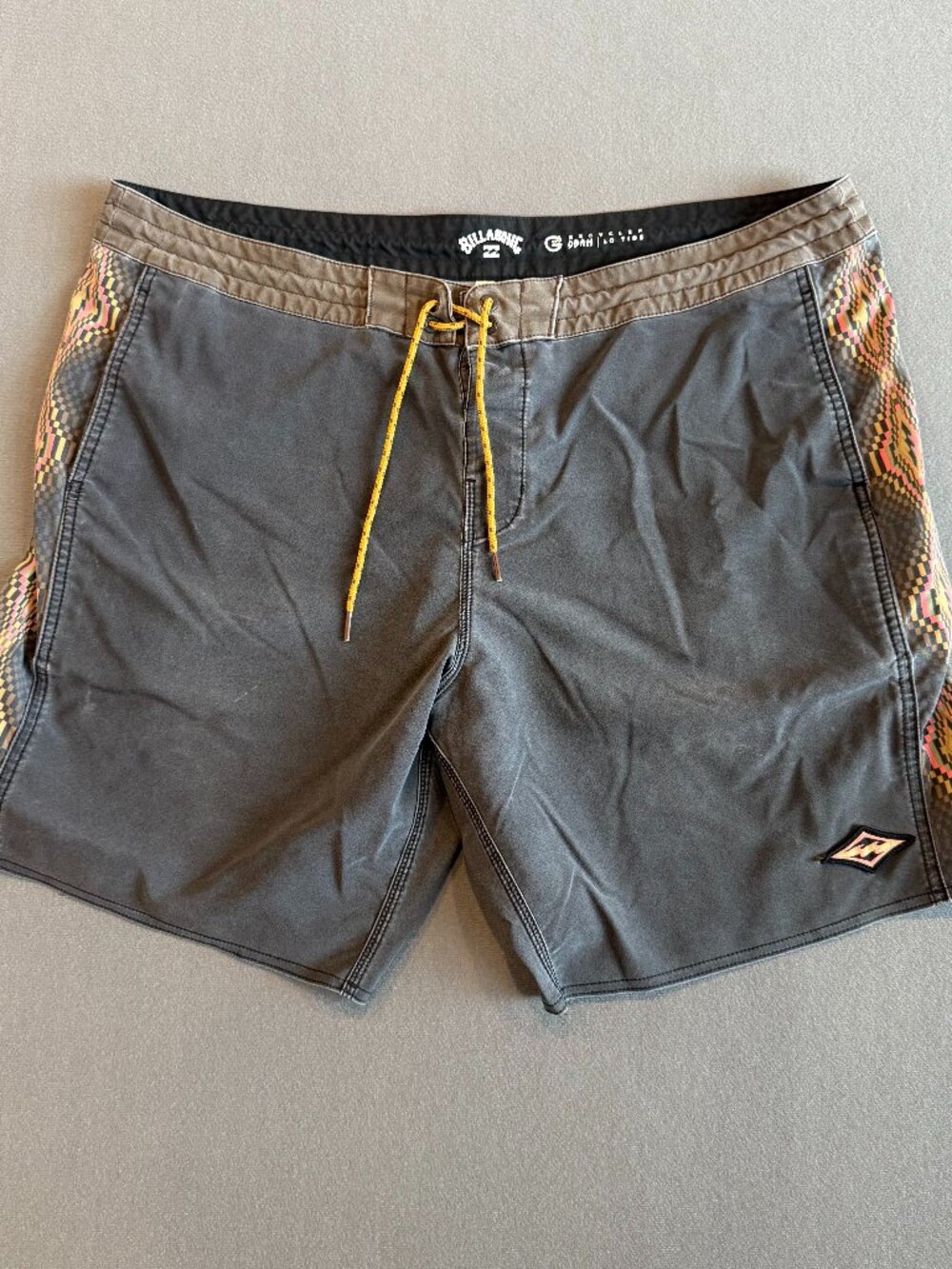 Billabong Lo Tide Recycler Men's Boardshorts Size 40 Gray Geometric